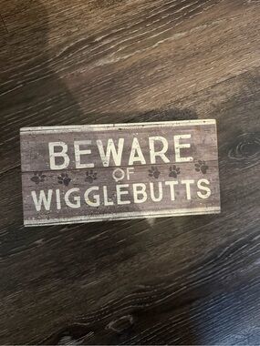 Kohl's Brown 'Beware of Wigglebutts' Pet Block Sign